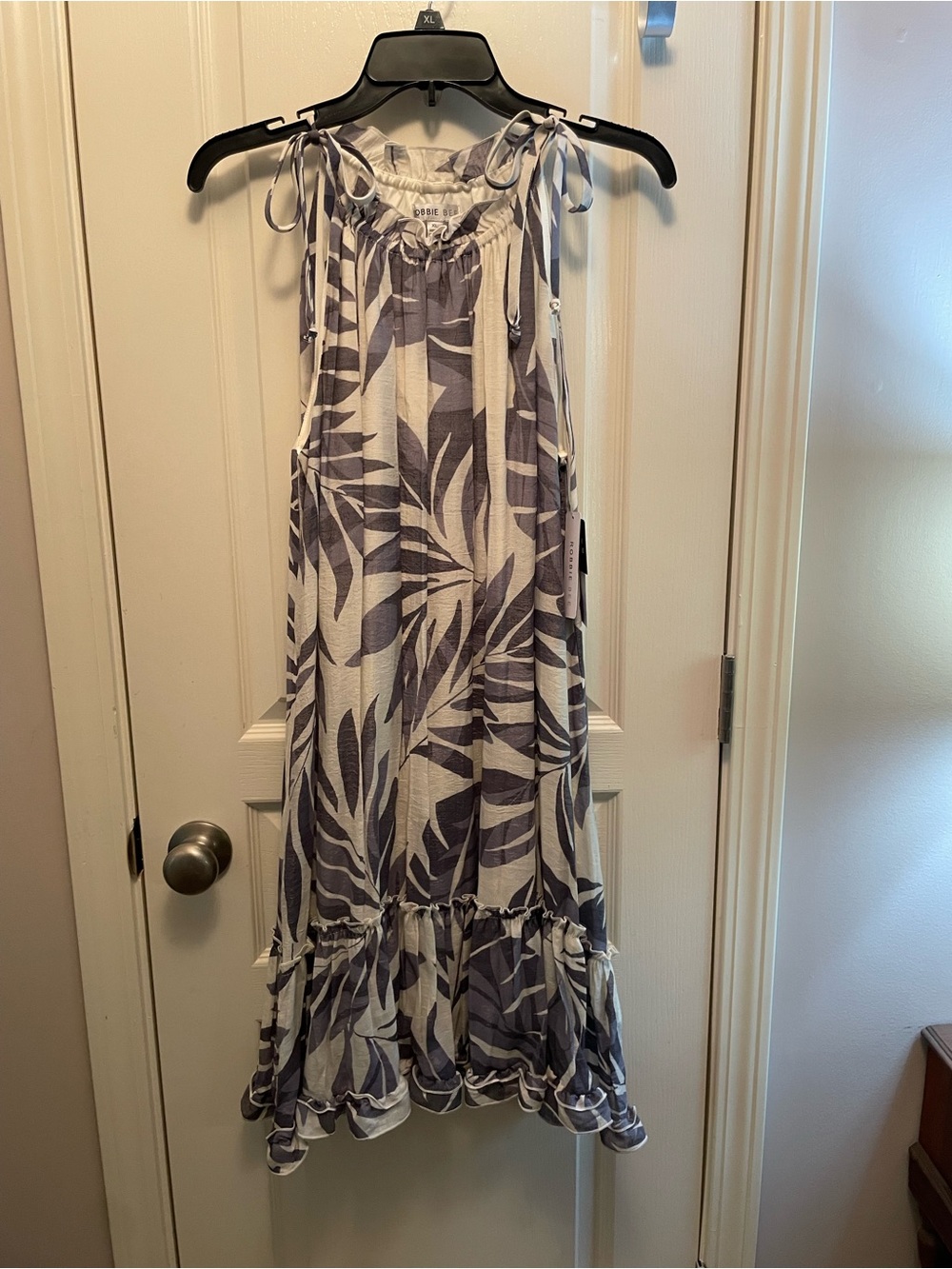 Robbie Bee Leaf-Print Tie-Shoulder Midi Dress - Gray & White